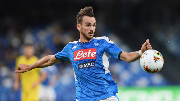  米兰续约莱奥遇阻，皇马巴萨虎视眈眈  