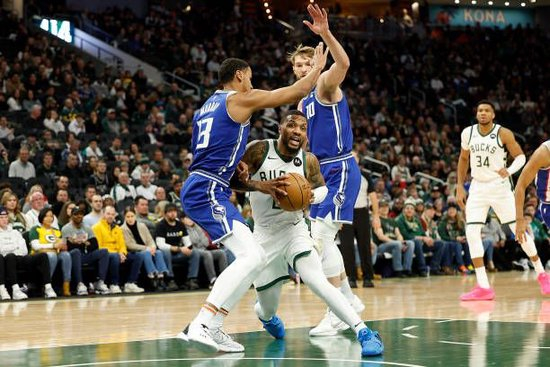  福克斯压哨绝杀国王险胜勇士上演惊心动魄对决  